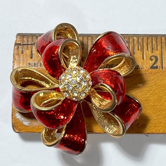 Vintage Kenneth Cole KC Gold Red Enamel Ribbon Bow Brooch - Picture 5 of 10